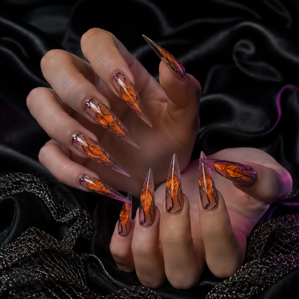Оранжевый экстремальный маникюр с острыми ногтями Nail Apokalipsis